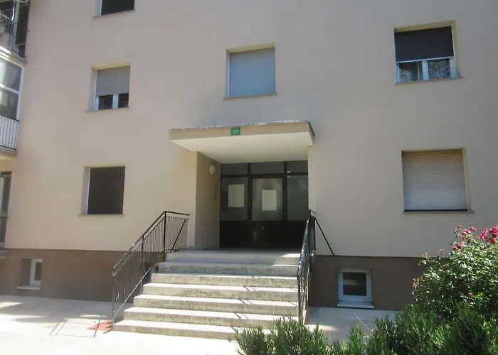 Ira - Prelijep Stan + Besplatni Parking פולה