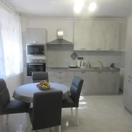 Daire Ira - Prelijep Stan + Besplatni Parking Pula