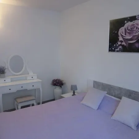 Ira - Prelijep Stan + Besplatni Parking Apartment Pula