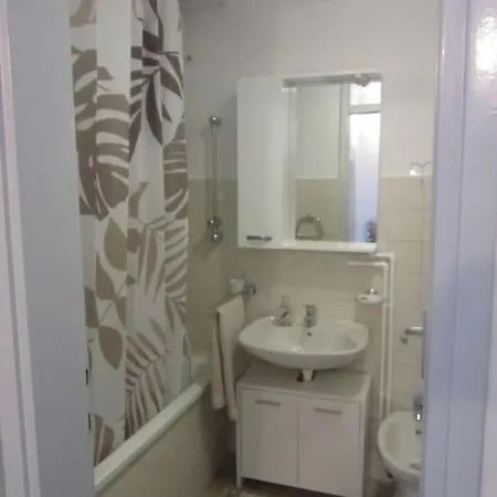 Ira - Prelijep Stan + Besplatni Parking * Pula