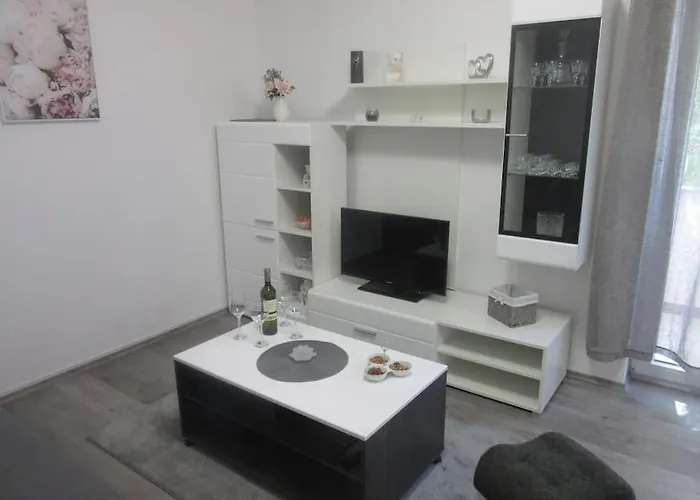 Ira - Prelijep Stan + Besplatni Parking *