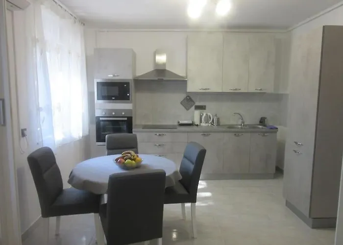 Apartment Ira - Prelijep Stan + Besplatni Parking Pula