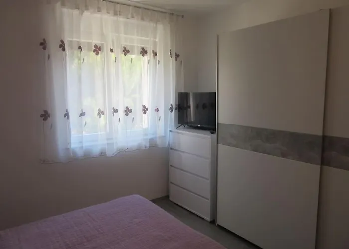 Ira - Prelijep Stan + Besplatni Parking * Pula